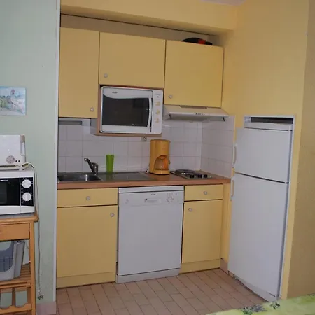 Apartment Lavandou, T2 Cabine 4 Pers, A 10 M Plage, Parking Prive, Tennis, Jardin - Fr-1-803-68 *