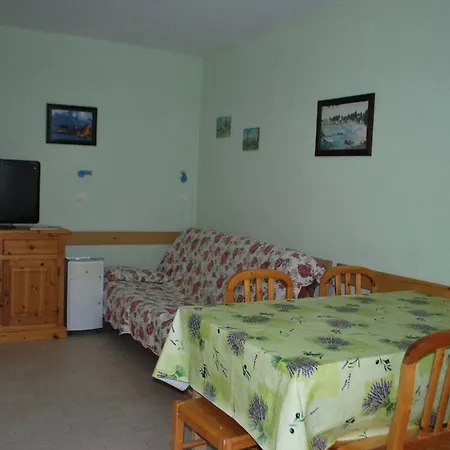 Lavandou, T2 Cabine 4 Pers, A 10 M Plage, Parking Prive, Tennis, Jardin - Fr-1-803-68 Apartment Le Lavandou
