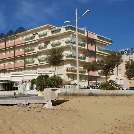 Lavandou, T2 Cabine 4 Pers, A 10 M Plage, Parking Prive, Tennis, Jardin - Fr-1-803-68