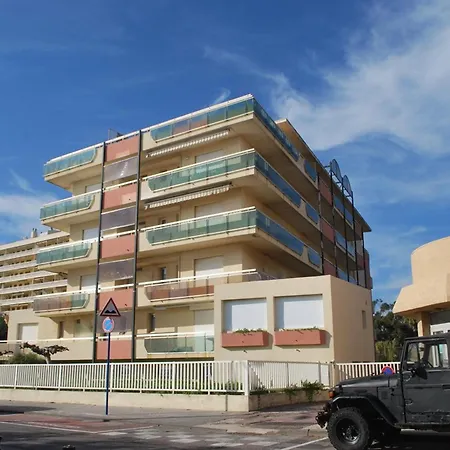 Apartment Lavandou, T2 Cabine 4 Pers, A 10 M Plage, Parking Prive, Tennis, Jardin - Fr-1-803-68 Le Lavandou